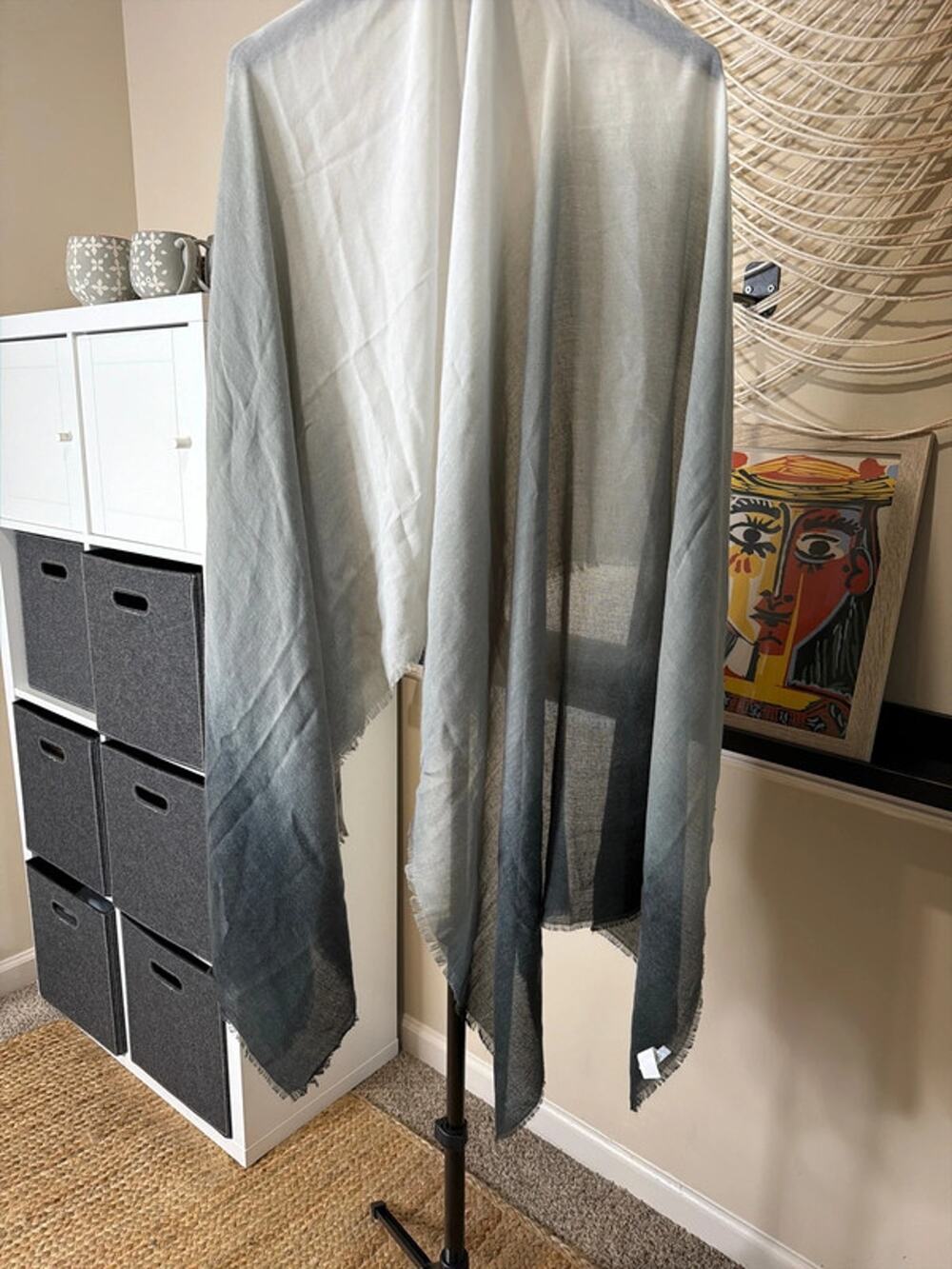 Gray and white ombre scarf NWOT 3308
